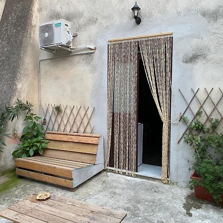Al Vicolo Stretto Bed & Breakfast Santa Maria a Vico ภายนอก รูปภาพ