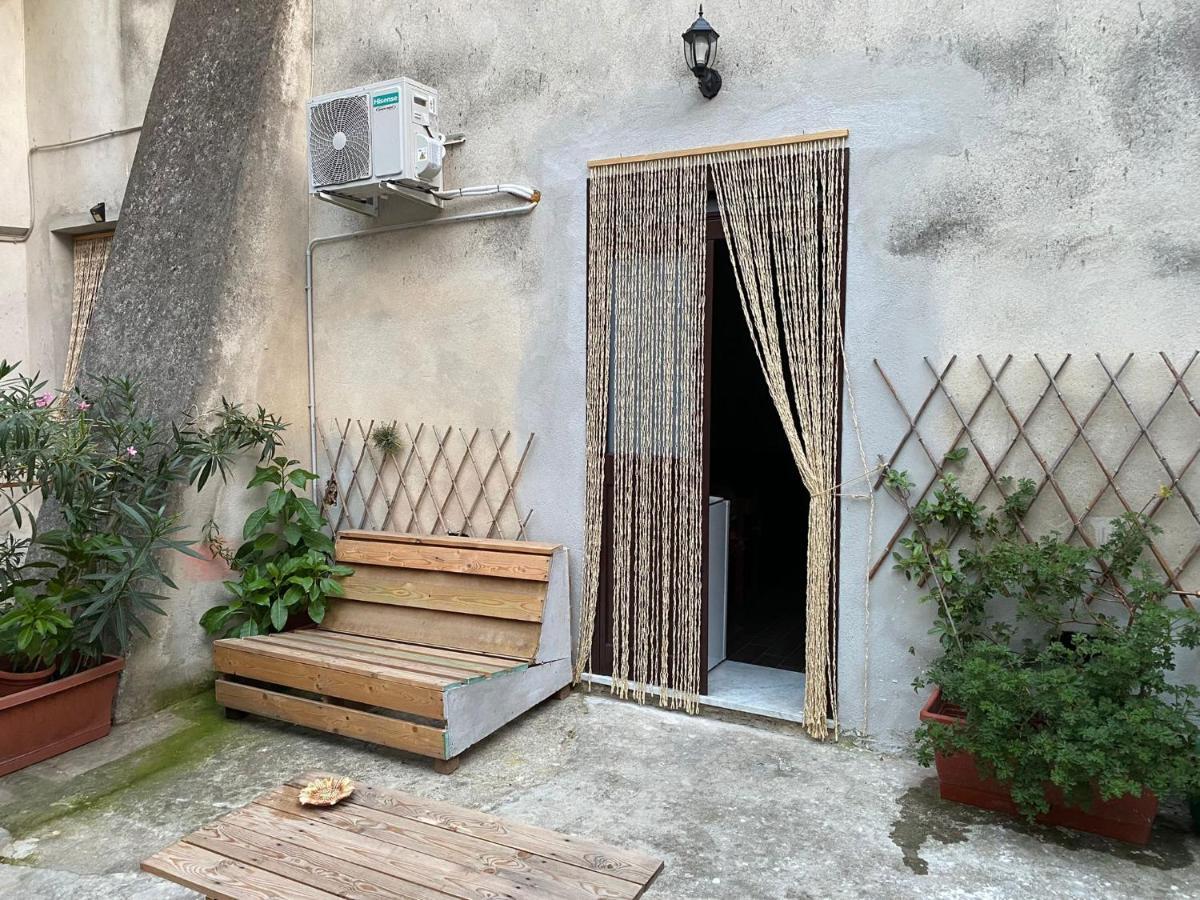 Al Vicolo Stretto Bed & Breakfast Santa Maria a Vico ภายนอก รูปภาพ